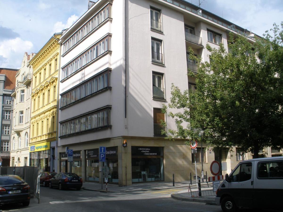 Apartments Tronicek Praag Buitenkant foto