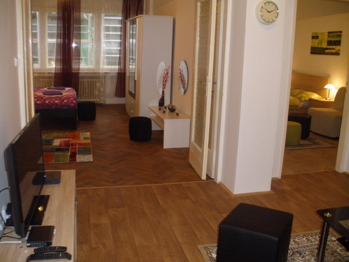 Apartments Tronicek Praag Buitenkant foto